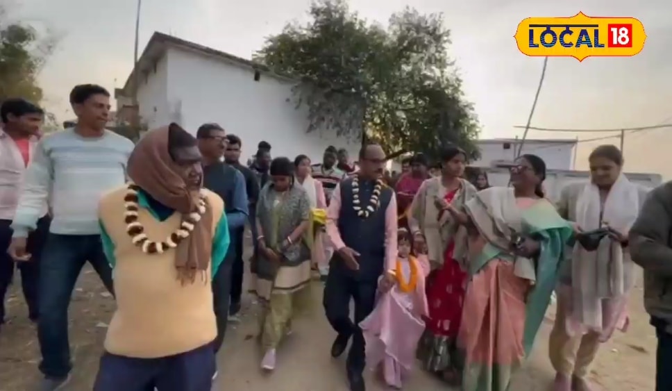 ऐसी विदाई, जिसे देख भर आयी हर किसी की आंख, रिटायर हुए गुरु जी तो रो पड़े छात्र, सोशल मीडिया पर वीडियो भी वायरल