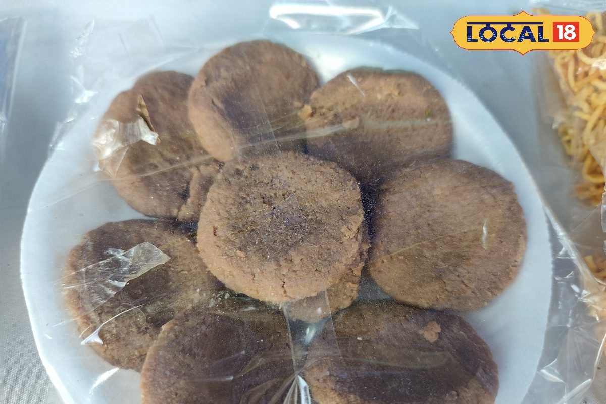 लेक्चरर ने नौकरी छोड़ शुरू किया बिजनेस, मशरूम से बना रहे पेड़ा, ठेकुआ, चॉकलेट, कमाई जान रह जाएंगे हैरान!