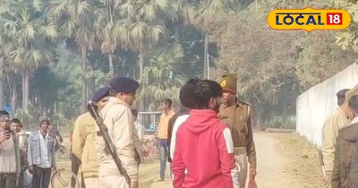 एक हाथ में कलम-एडमिट कार्ड... तो दूसरे में हथकड़ी