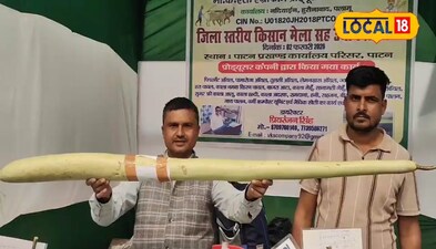 6 फिट लंबा लौकी के साथ किसान