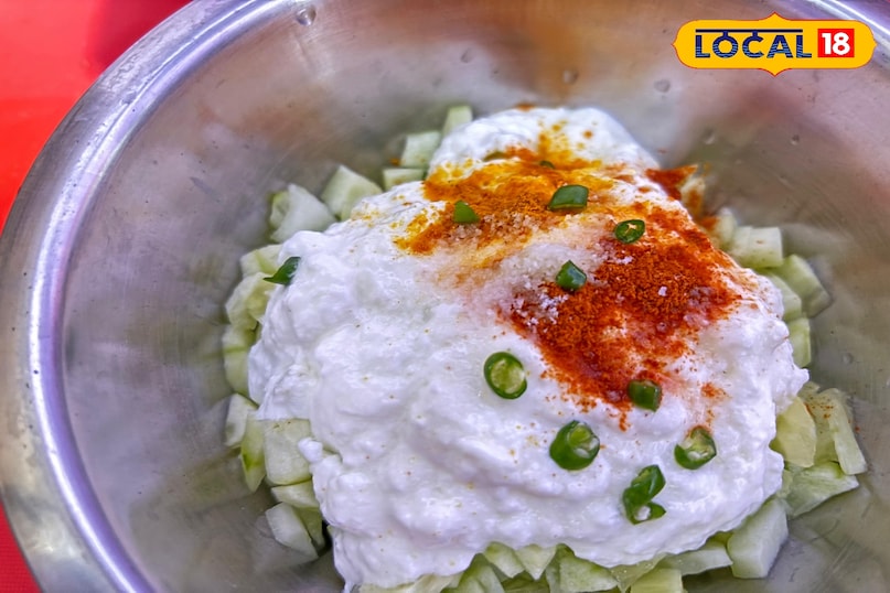 Green coriander and mint enhance the aroma 