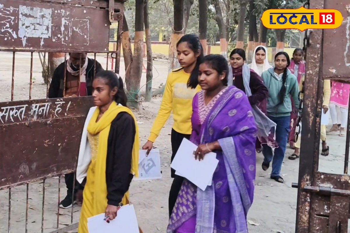 इकोनॉमिक्स की परीक्षा देकर बाहर निकलते ही स्टूडेंट्स ने बताया अपना रिजल्ट, बिहार बोर्ड के बच्चों ने बताया आएंगे इतने नंबर