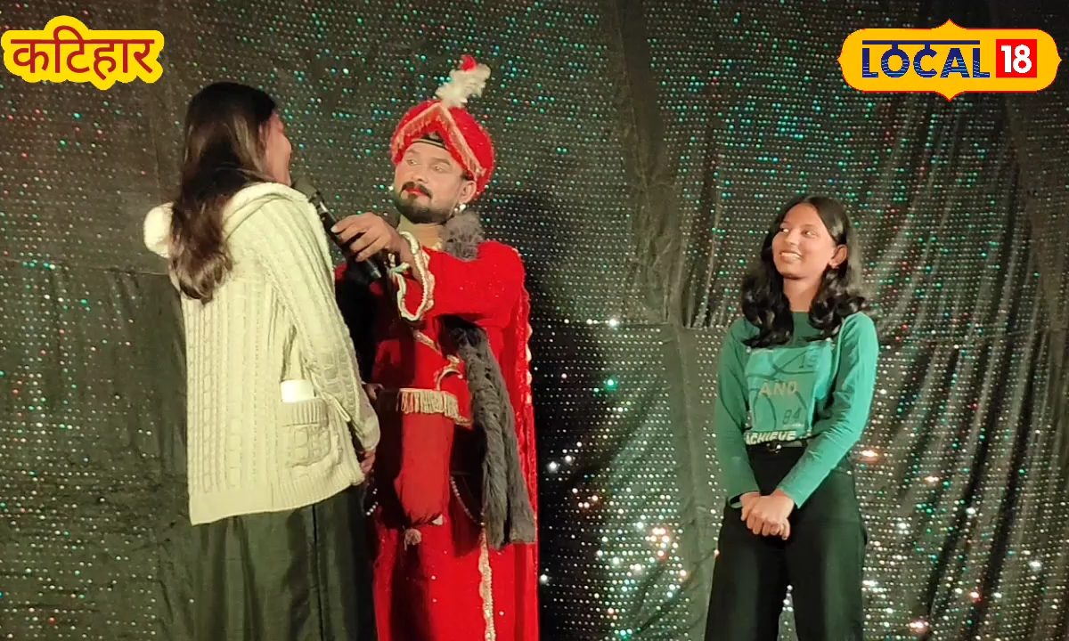 कटिहार में जादूगर डीके भारत की अनोखी पहल, सिर्फ दिखाते नहीं सिखाते भी हैं जादू, स्टूडेंट्स को 70 प्रतिशत की छूट