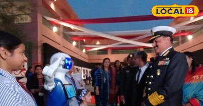 रोबोट अनुष्का करती सलाम