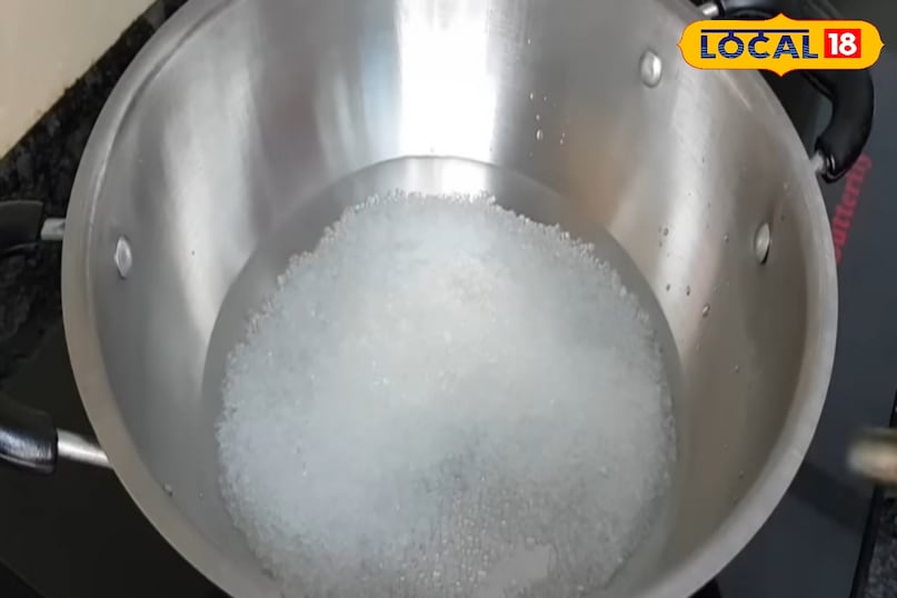 अब चासनी त्यार करे 