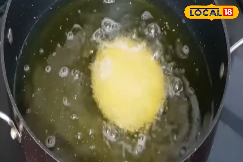 अब मालपुवा को फ्राई करे 