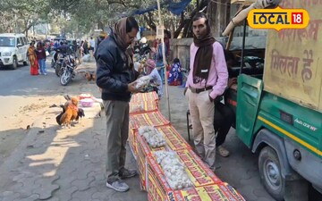 मशरूम बेचते सुबोध