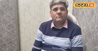 डॉक्टर अखिलेश शुक्ला।