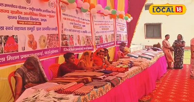 महिलाओं के द्वारा लगाएं गये स्टॉल.