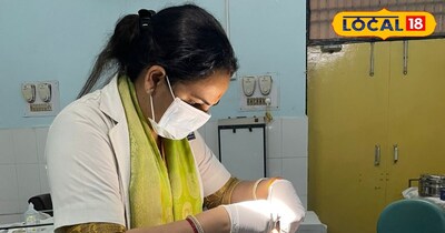 ओरल कैंसर मरीज का इलाज करते हुए डॉक्टर 