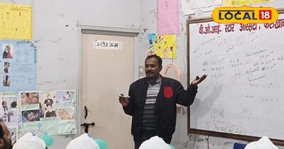 मशरूम का प्रशिक्षण देते एक्सपर्ट.