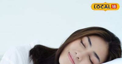 सोते समय बालों की सही देखभाल ही उन्हें टूटने और झड़ने से बचा सकती है