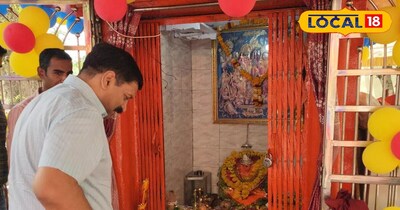 थाने में दर्शन करते खंडवा एसपी मनोज कुमार राय 