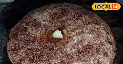 तवे पर सिकती गरम-गरम मंडवे की रोटी