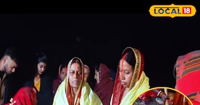 मटकोड़वा रश्म निभाती महिलाएं