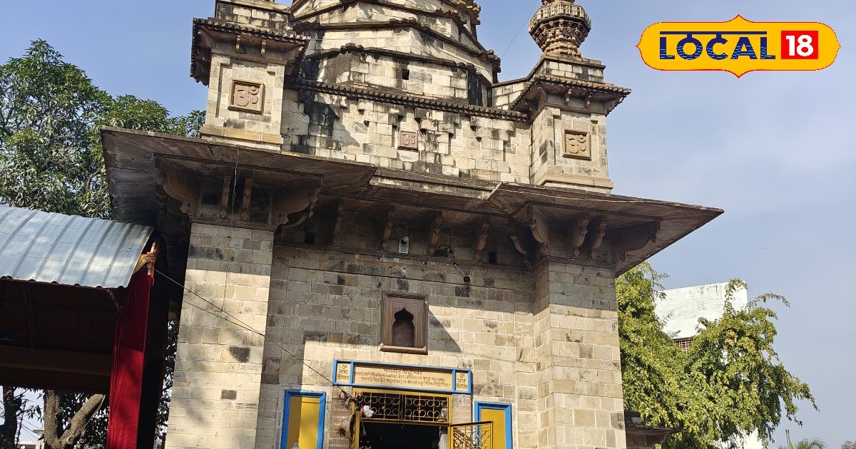 झांसी का अनोखा सिद्धश्वर मंदिर, शिवलिंग को जल में डुबोने की परंपरा, फिर होती है बरसात