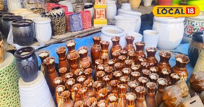 बाजार में सजे चीनीमिट्टी के गमले और अन्य सामान.