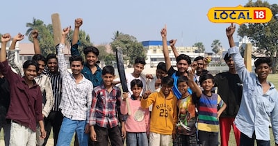 ईशान किशन के पारी पर जश्न मनाते