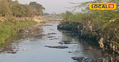 यमुना में गिरते हुए गंदे नाले बृजवासियों के हृदय पर आघात कर रहे हैं.<br><br>