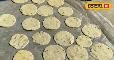 घर पर ऐसे बनाएं आलू के पापड़, एक बार मेहनत और सालभर रहेगा स्वाद