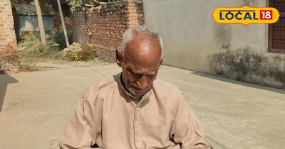 बिना चश्मा लगाए पढ़ते हैं किताब