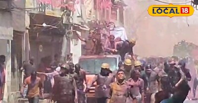 होली का जुलूस 