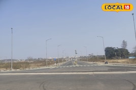 चमकदार सड़कें, बस स्टैंड, हरे-भरे पेड़, सब कुछ...बस इंसान का नामो-निशान नहीं!