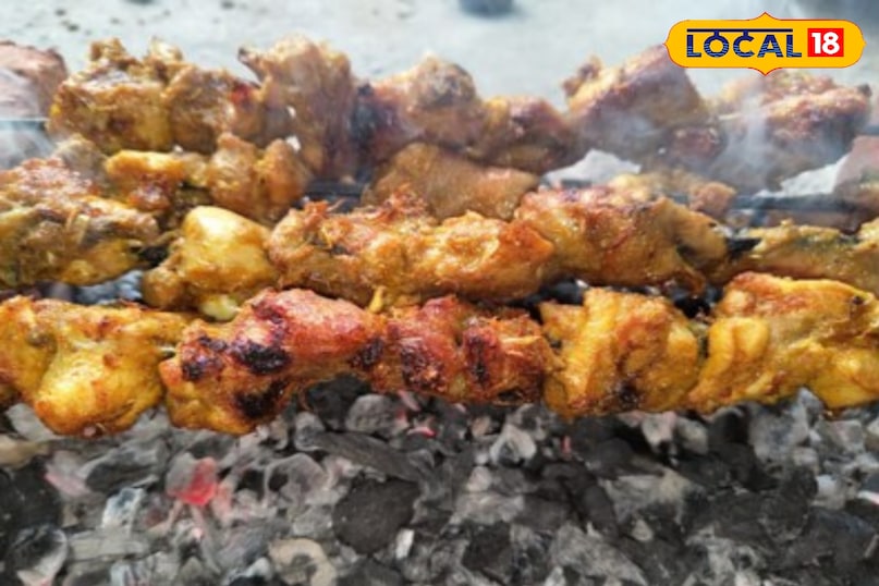 दूर दूर से आते हैं लोग 