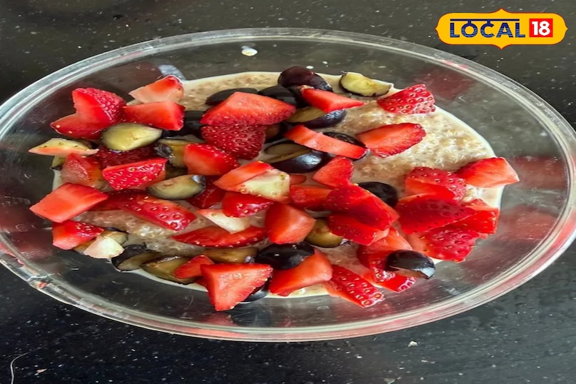 Oats and fruits bowl 