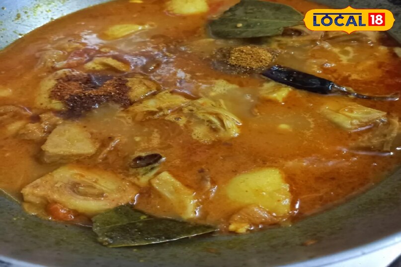 कटहल आलू की सब्जी बनाने के लिए कुछ सामग्री की आवश्यकता होती है.
