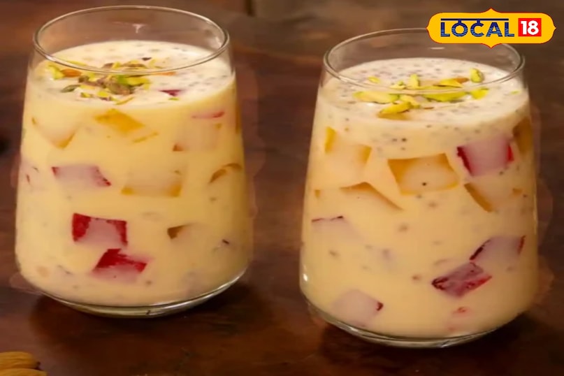 कस्टर्ड शरबत ​यह थोड़ा आधुनिक है लेकिन बहुत लोकप्रिय। दूध, कस्टर्ड पाउडर और कटे हुए ताजे फलों जैसे अंगूर, केला, सेब को मिलाकर एक गाढ़ा ड्रिंक तैयार किया जाता है जो बच्चों और बड़ों दोनों का पसंदीदा इफ्तार ड्रिंक है। 