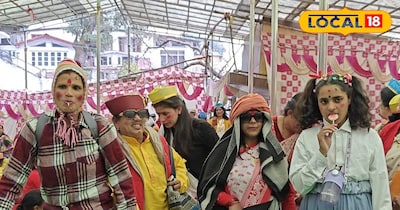 पहाड़ों की होली में महिलाएं स्वांग रचती है