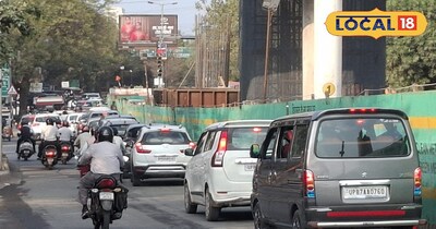 मेट्रो बनी मुसीबत, घंटो जाम में फंस रहे है राहगीर 