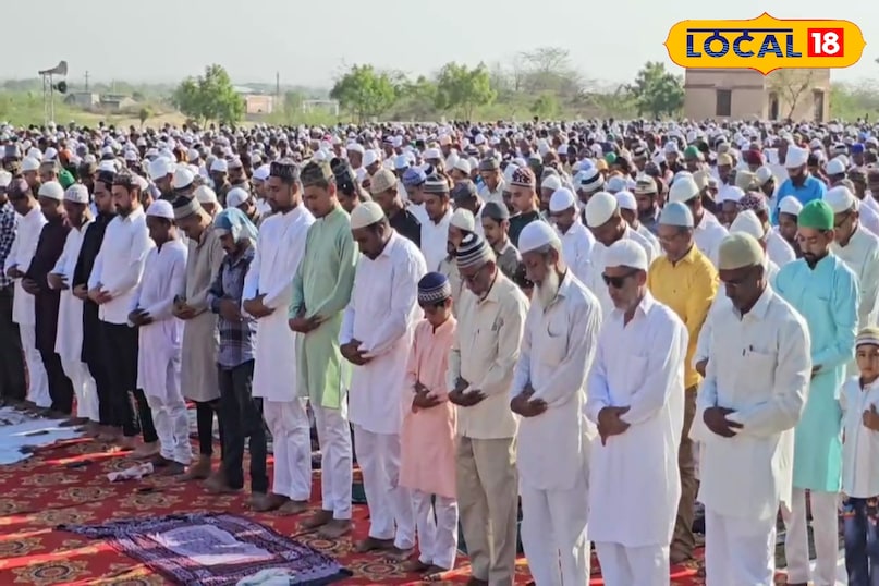 इसके साथ ही फलों का ज्यूस भी बेहतरीन विकल्प है जिससे शरीर में एनर्जी बनी रहेगी. इसके साथ ही फलों का ज्यूस भी बेहतरीन विकल्प है जिससे शरीर में एनर्जी बनी रहेगी.