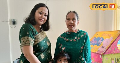 अपनी मां और बेटी के साथ श्वेता भारद्वाज 