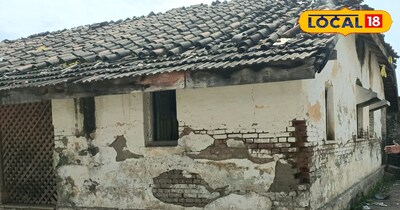 यह स्कूल एक दम जर्जर हो चुका है