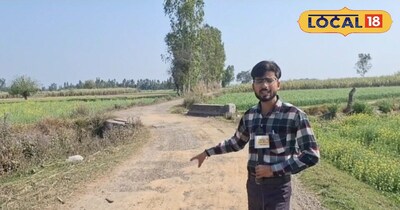 जर्जरसड़क निकालना दुश्वार।