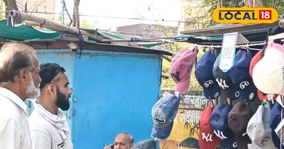 टोपी बेचते महेश जैन 