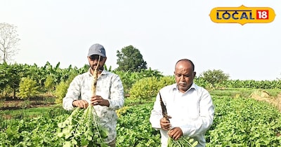 जानकारी देते किसान 