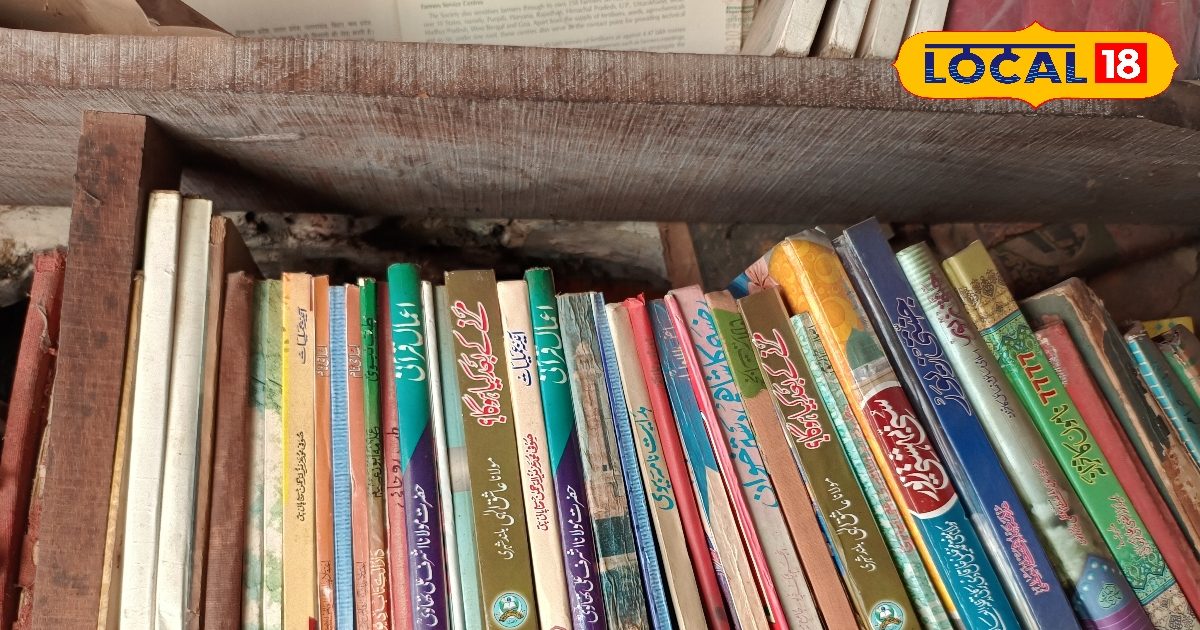 गोरखपुर के पुस्तक बाजारों में बसता है ज्ञान का संसार, डिजिटल दौर में भी कायम है किताबों की रौनक