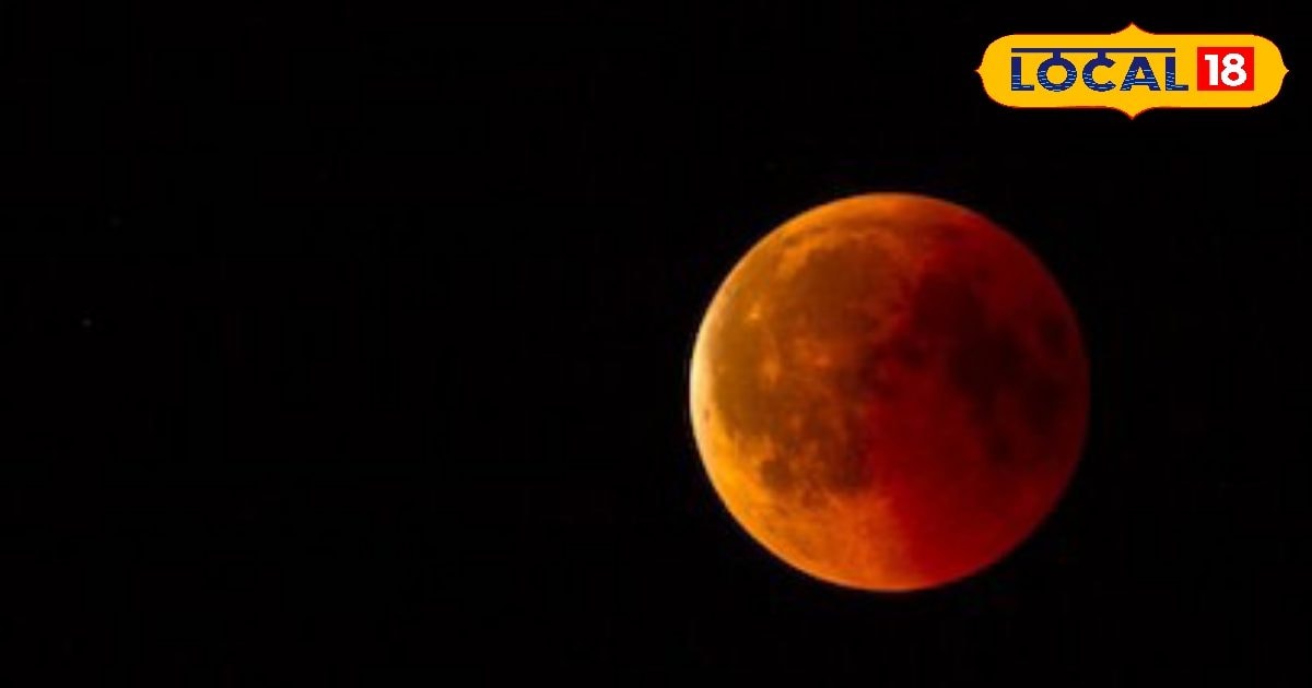 Chandra Grahan 2026: चंद्रग्रहण लाएगा खुशखबरी! इन 3 राशियों की चमकेगी किस्मत Chandra Grahan 2026: चंद्रग्रहण लाएगा खुशखबरी! इन 3 राशियों की चमकेगी किस्मत