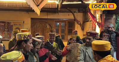 कुल्लू के रघुनाथ मंदिर में होली खेलने पहुंचे वैरागी