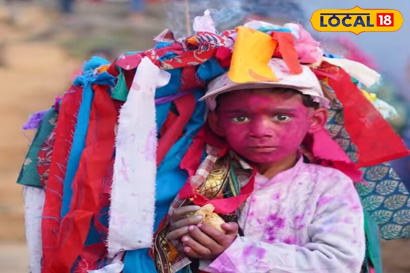 Why are wooden poles tied at the top? Why are wooden poles tied at the top?