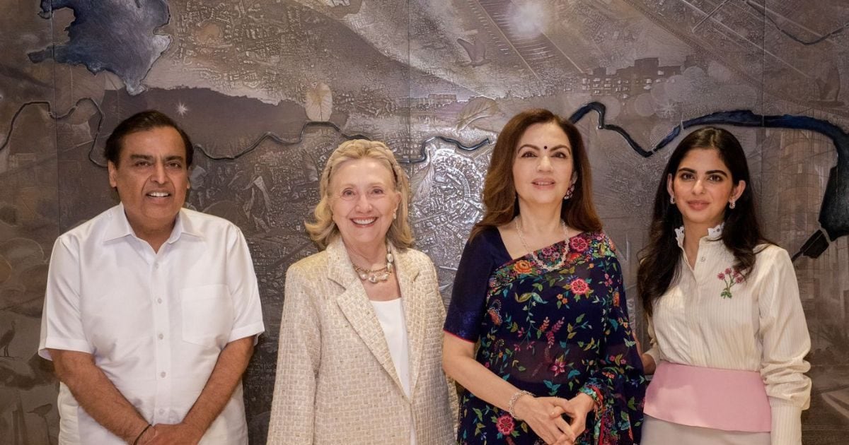 'दोस्ती का उत्सव', हिलेरी क्लिंटन पहुंचीं एंटीलिया, मुकेश अंबानी और नीता अंबानी ने की मेजबानी