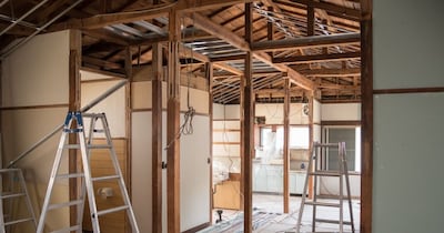 घर के रेनोवेशन के दौरान कपल को मिला अनोखा सरप्राइज(फोटो:Canva)