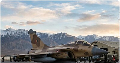 भारत के लड़ाकू विमानों में रोल्स-रॉयस के इंजन इस्तेमाल होते हैं. (एआई)