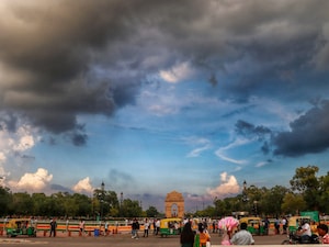 मौसम फिर से बिगड़ने वाला है. (पीटीआई)