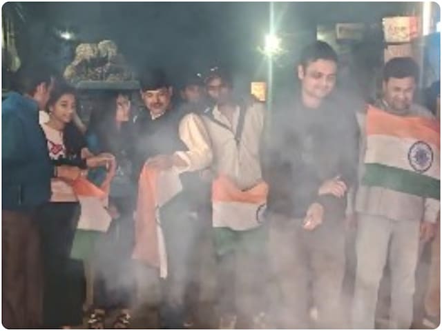 পাকিস্তানের বিরুদ্ধে জয়ের পর কানপুর থেকে কাশ্মীর পর্যন্ত তেরঙা, আতশবাজি এবং ড্রাম... উদযাপন।