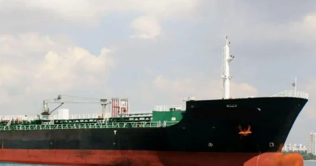 दाल में कुछ काला तो नहीं! पाकिस्तानी सीमा में गुपचुप छुपा था ईरानी टैंकर, भारत में हुई एंट्री तो कोस्टगार्ड ने पकड़ ली चालाकी