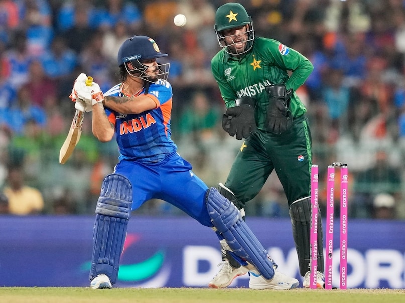 ভারত বনাম পাক, ভারত পাকিস্তানকে পরাজিত করেছে, আইসিসি টি২০ বিশ্বকাপ, অক্ষর প্যাটেল, ইশান কিশান, সূর্যকুমার যাদব, শিবম দুবে, হার্দিক পান্ড্য, ভারত পাকিস্তানকে হারিয়েছে, ভারত সুপার 8, ভারত সুপার 8 রাউন্ডের জন্য যোগ্যতা অর্জন করেছে, ভারত বনাম পাকিস্তান, আইসিসি টি২০ বিশ্বকাপ